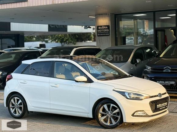 2017 Model Hyundai İ20 1.4 MPI Style Cam Tavan ' Geri Görüş