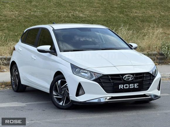 BOYASIZ 2023 HYUNDAI i20 1.4 MPI AT6 STYLE DERİ KOLTUK 26.000KM