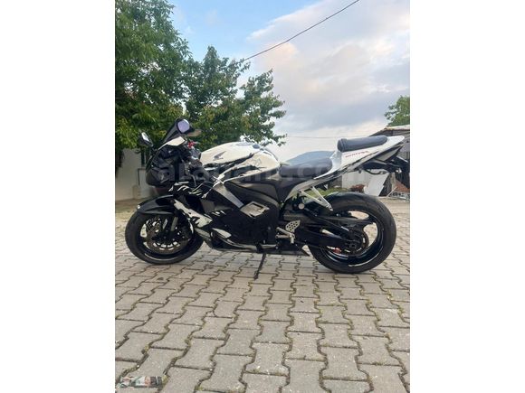 HONDA CBR 600 RR BAKIMLI 65 BİNDE PIRIL PIRIL