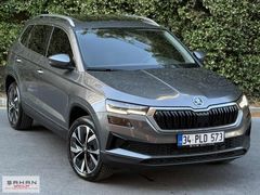 BOYASIZ 2025 SKODA KAROQ 1.5 TSI 150 ACT PRESTİGE 10.000 KM