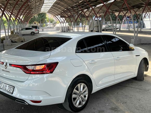 Sahibinden Renault Megane 1.3 TCe Joy 2021 Model 