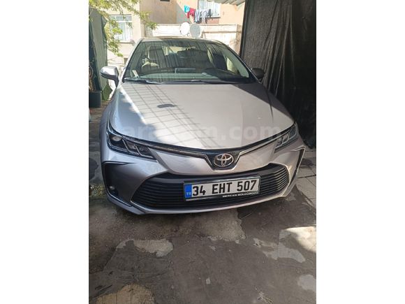 Sahibinden Toyota Corolla 1.5 Dream 2021 Model  19.600 km Gri (Gümüş)