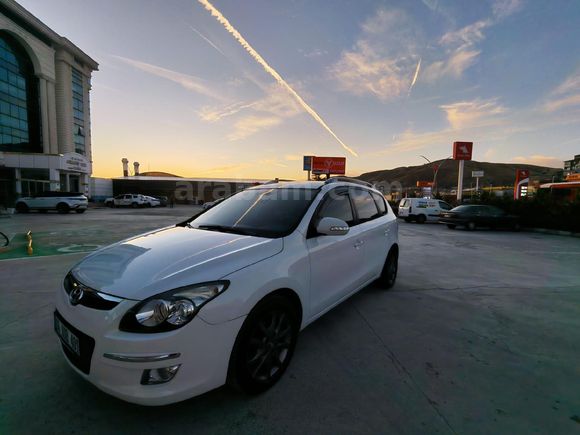 Sahibinden Hyundai i30 1.6 CRDi CW Mode 2011 Model