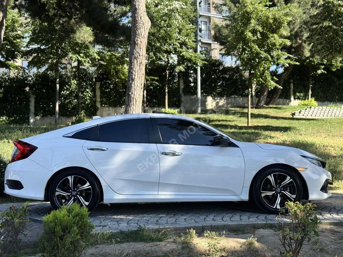 Galeriden Honda Civic 1.5 i-VTEC Executive Plus 2020 Model İstanbul 124.000 km Beyaz 4