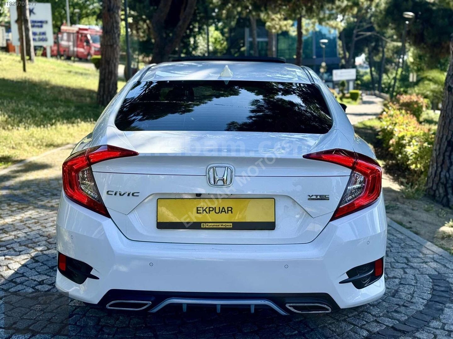 Galeriden Honda Civic 1.5 i-VTEC Executive Plus 2020 Model İstanbul 124.000 km Beyaz 2