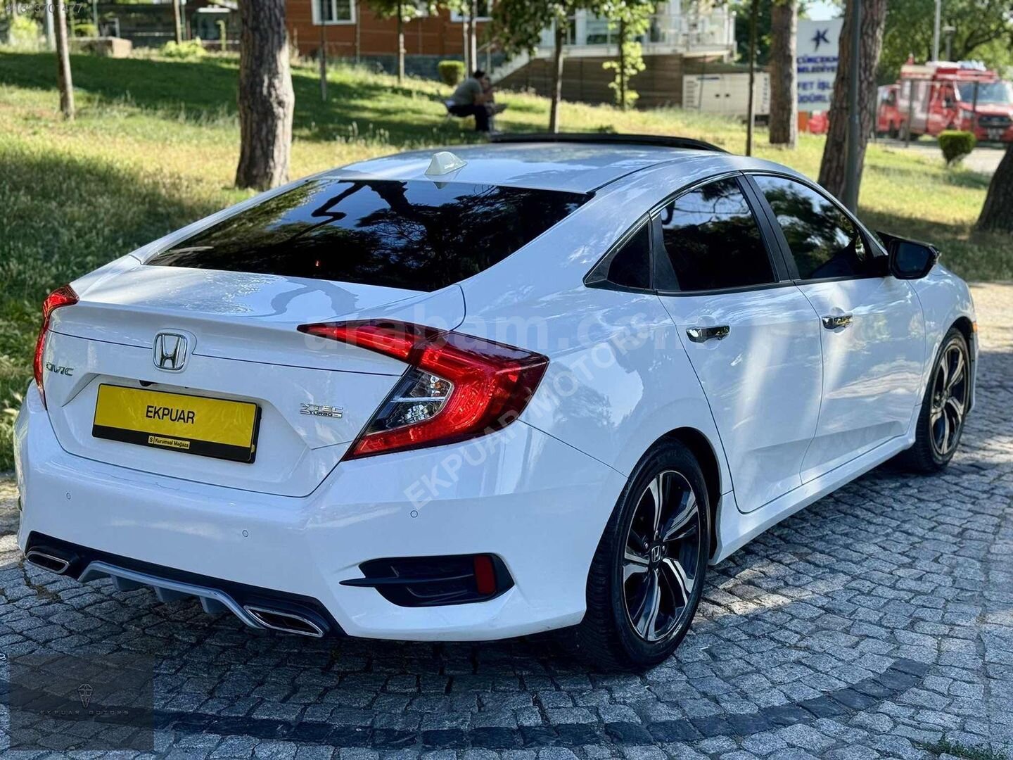 Galeriden Honda Civic 1.5 i-VTEC Executive Plus 2020 Model İstanbul 124.000 km Beyaz 3