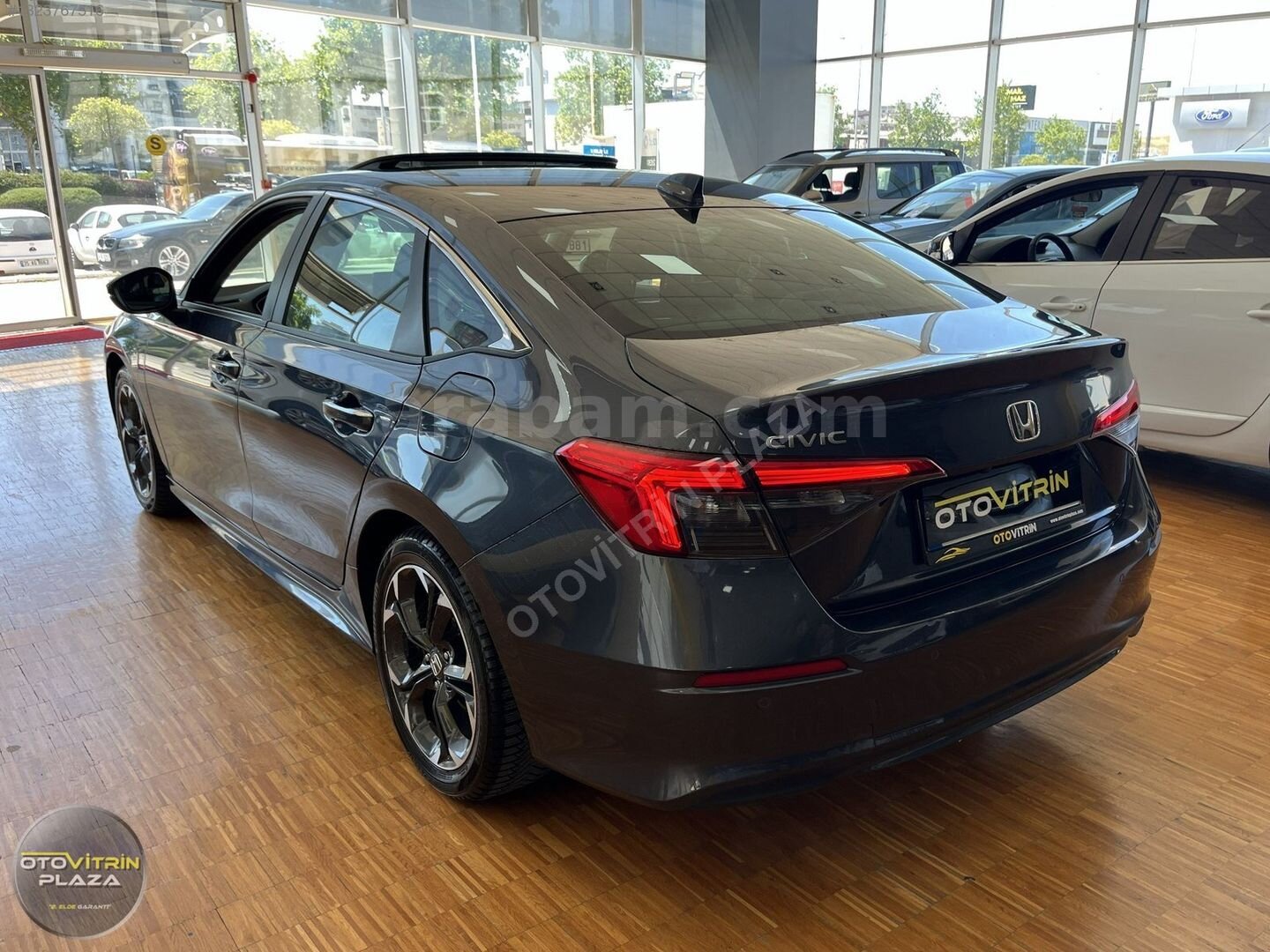 Galeriden Honda Civic 1.5 i-VTEC Executive Plus 2023 Model İzmir 53.445 km Gri 4