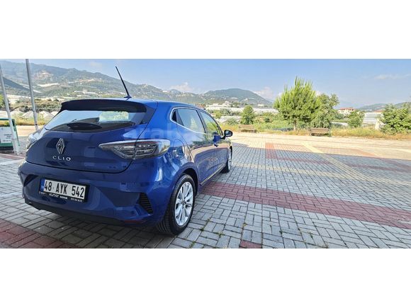 Sahibinden Renault Clio 1.0 TCe Evolution 2025 Model Antalya 17.000 km Mavi (metalik)