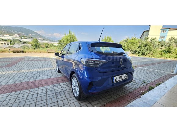 Sahibinden Renault Clio 1.0 TCe Evolution 2025 Model Antalya 17.000 km Mavi (metalik)
