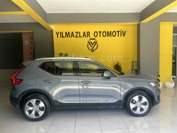 2020 MODEL HATASIZ BOYASIZ 99 BİN KM XC40  LANSMAN RENGİ 