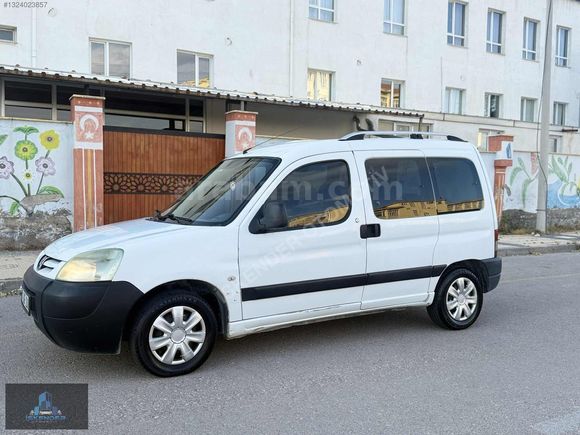 HATASIZ KLİMALI DÜŞÜK KM MÜKEMMEL KONDİSYON PARTNER