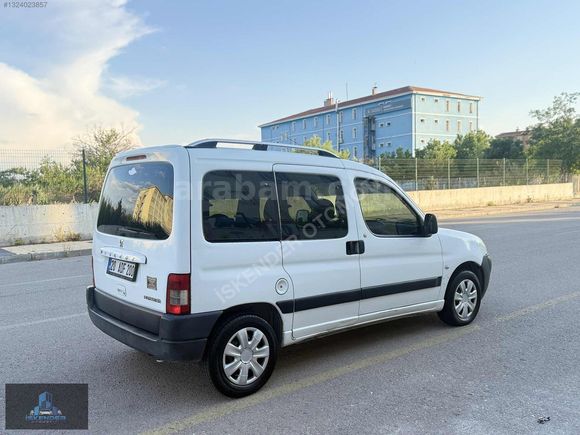HATASIZ KLİMALI DÜŞÜK KM MÜKEMMEL KONDİSYON PARTNER