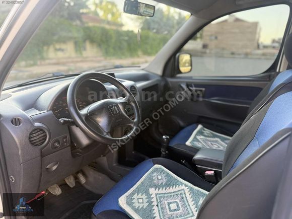 HATASIZ KLİMALI DÜŞÜK KM MÜKEMMEL KONDİSYON PARTNER