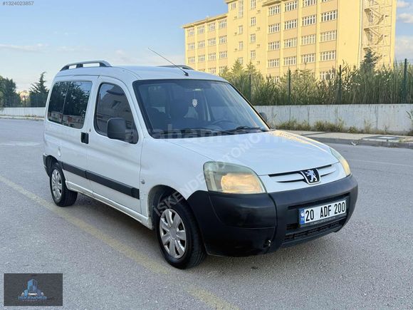 HATASIZ KLİMALI DÜŞÜK KM MÜKEMMEL KONDİSYON PARTNER