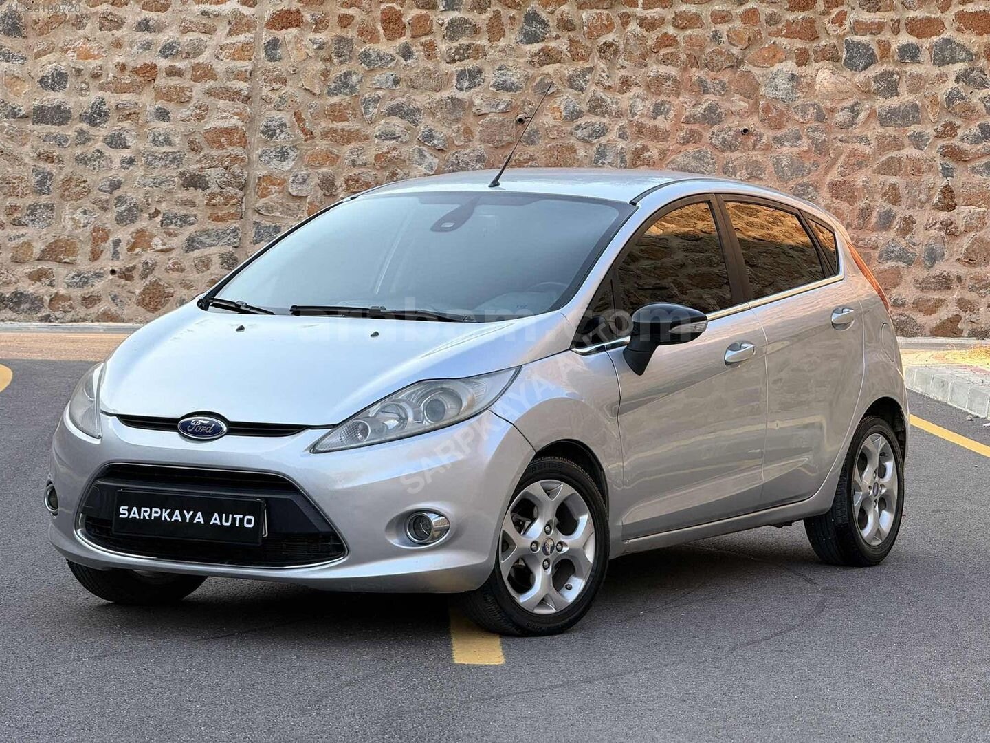 Galeriden Ford Fiesta 1.4 Titanium 2011 Model Osmaniye 270.700 km Gri 1