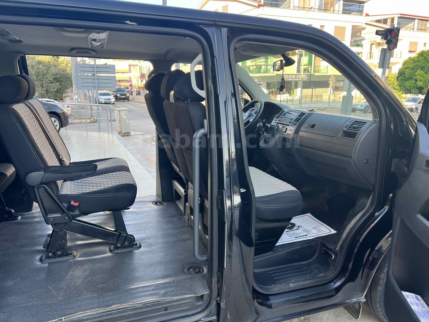 Galeriden Volkswagen Caravelle 2.0 TDI Trendline 2015 Model Aydın 569.000 km Siyah 3