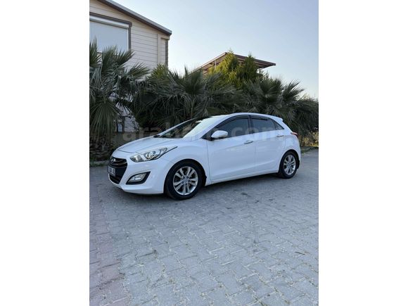Sahibinden Hyundai i30 1.6 CRDi Elite 2013 Model İzmir 208.000 km Beyaz