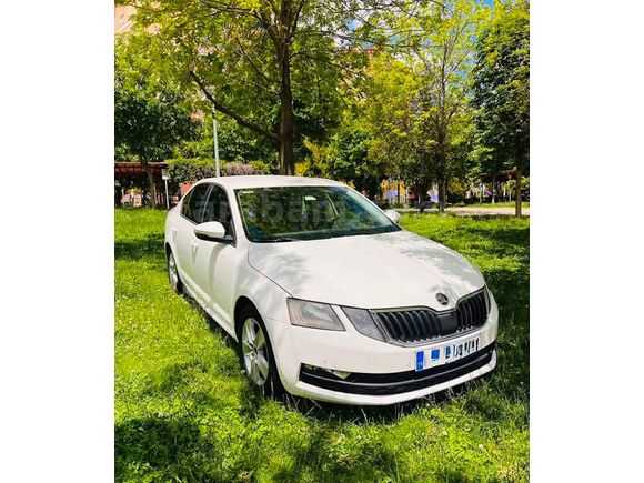 DÜŞÜK KİLOMETRE OTOMATİK SEDAN RAPİD