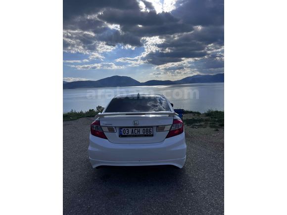 Sahibinden Honda Civic 1.6i VTEC Eco Elegance 2013 Model 