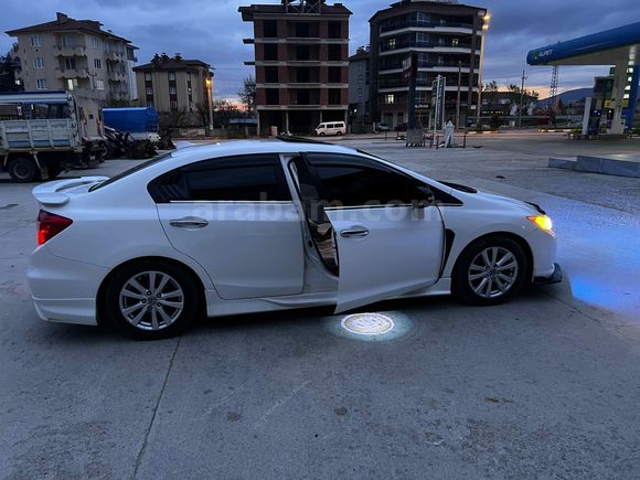Sahibinden Honda Civic 1.6i VTEC Eco Elegance 2013 Model 