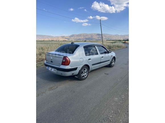 Sahibinden klimalı 2004 Model  clio