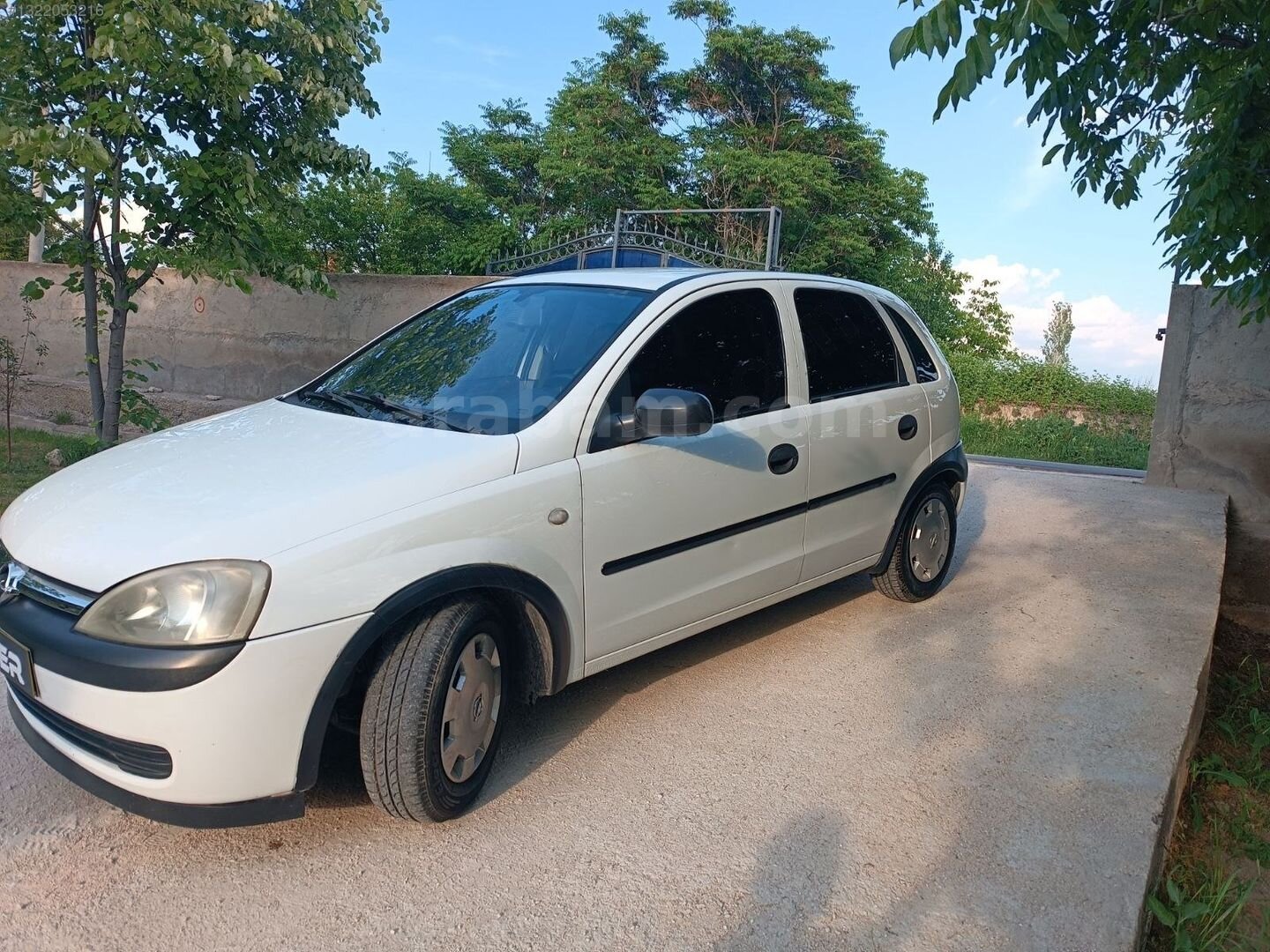 Galeriden Opel Corsa 1.2 Essentia 2003 Model Niğde 215.000 km Beyaz 3