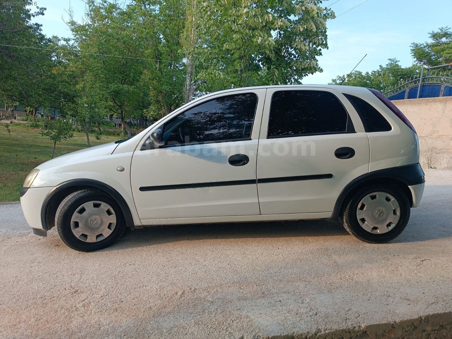 Galeriden Opel Corsa 1.2 Essentia 2003 Model Niğde 215.000 km Beyaz 5