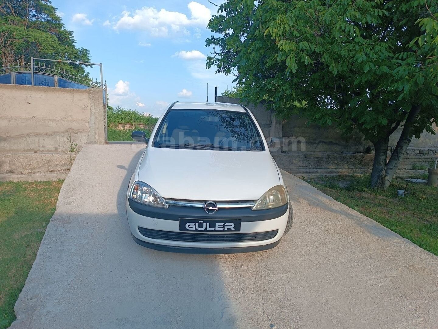 Galeriden Opel Corsa 1.2 Essentia 2003 Model Niğde 215.000 km Beyaz 2