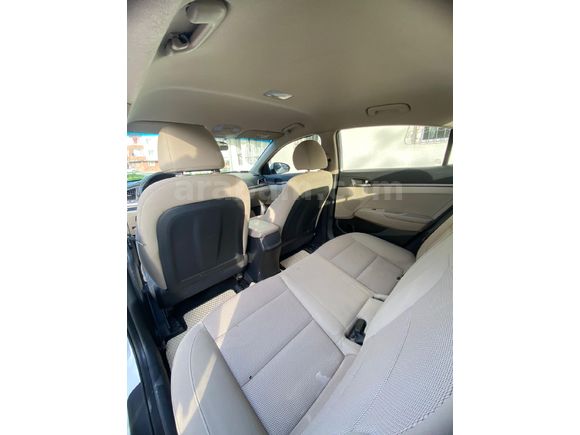 Sahibinden Hyundai Elantra 1.6 CRDi Style Plus 2017 Model