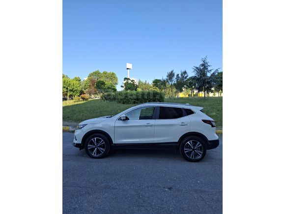 Sahibinden Nissan Qashqai 1.3 DIG-T Sky Pack Plus 2021 Model