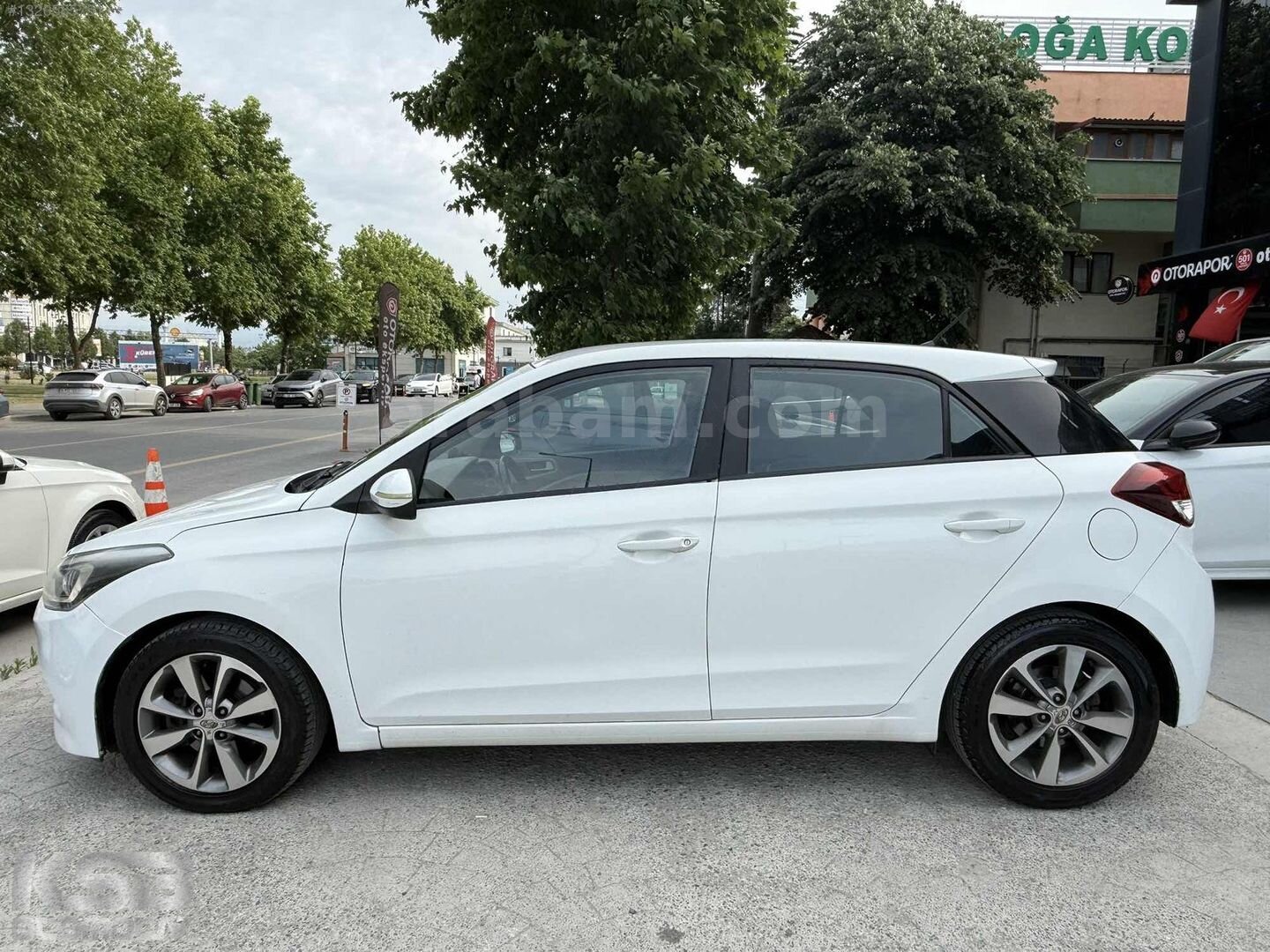 Galeriden Hyundai i20 1.4 CRDi Style 2018 Model Sakarya 139.500 km Beyaz 3