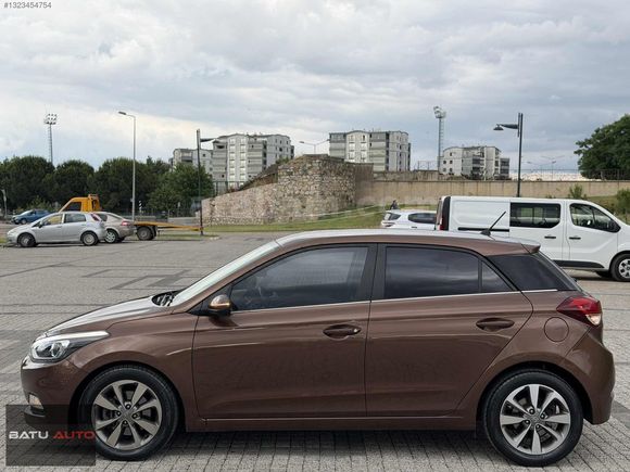 BATU AUTO'DAN 2014 HYUNDAİ İ20 1.4CRDİ STYLE 150 BİNDE TEMİZ