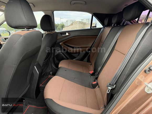 BATU AUTO'DAN 2014 HYUNDAİ İ20 1.4CRDİ STYLE 150 BİNDE TEMİZ