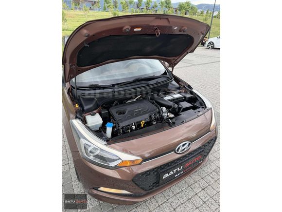 BATU AUTO'DAN 2014 HYUNDAİ İ20 1.4CRDİ STYLE 150 BİNDE TEMİZ