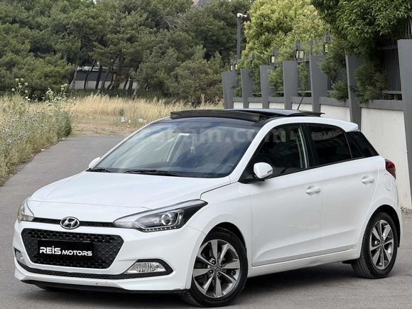 REİS MOTORS-/HYUNDAİ İ20-/DİZEL-/MANUEL-/CAM TAVAN-/ 120 KM !!!