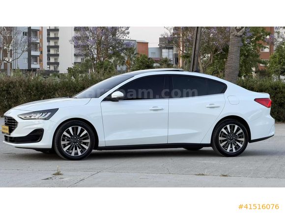 2025 MODEL DİZEL 40 BİN KM TİTANİUM-X AÇILIR CAM TAVAN HATASIZ