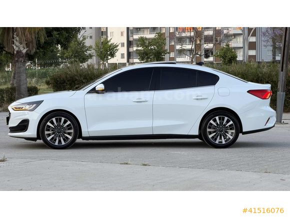 2025 MODEL DİZEL 40 BİN KM TİTANİUM-X AÇILIR CAM TAVAN HATASIZ