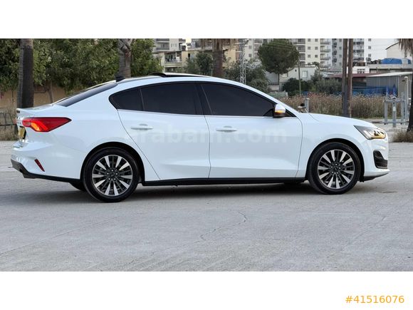 2025 MODEL DİZEL 40 BİN KM TİTANİUM-X AÇILIR CAM TAVAN HATASIZ