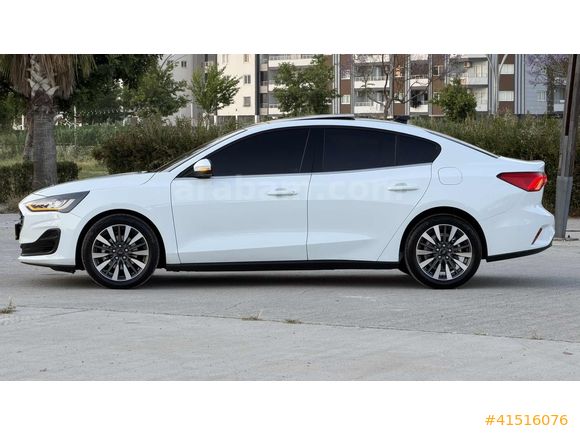 2025 MODEL DİZEL 40 BİN KM TİTANİUM-X AÇILIR CAM TAVAN HATASIZ