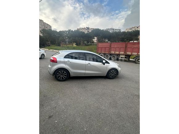 Bayan Sahibinden Kia Rio 1.25 EX Trend 2012 Model