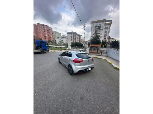 Bayan Sahibinden Kia Rio 1.25 EX Trend 2012 Model