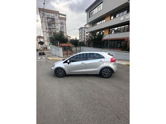Bayan Sahibinden Kia Rio 1.25 EX Trend 2012 Model