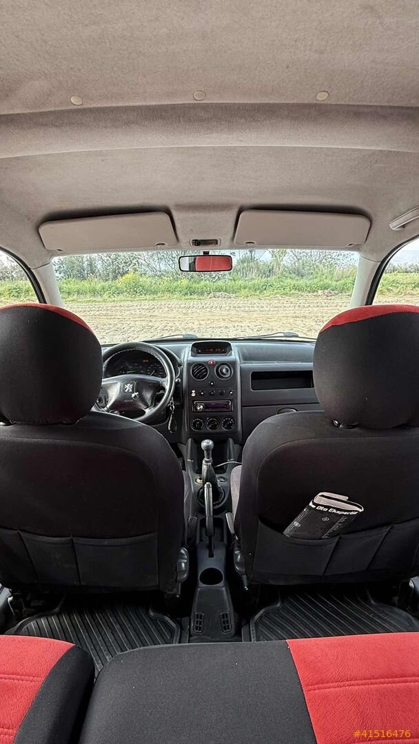 Galeriden Peugeot Partner 1.9 D 2004 Model Manisa 320.000 km Beyaz 5