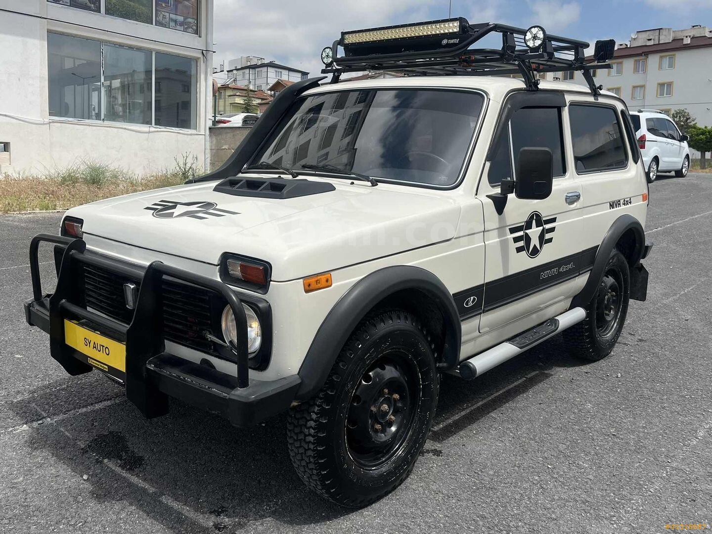 EMSALSİZ 4X4 NİVA 1