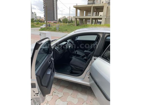SAHİBİNDEN DEĞİŞENSİZ 1.5 dci MEGANE 2