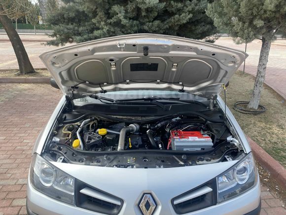 SAHİBİNDEN DEĞİŞENSİZ 1.5 dci MEGANE 2