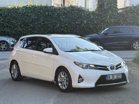 Galeriden Toyota Auris 1.4 D-4D Active Skypack 2013 Model İstanbul
