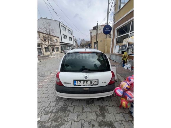 Saf Benzinli Clio Kitapçıkları Üstünde