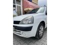 Saf Benzinli Clio Kitapçıkları Üstünde