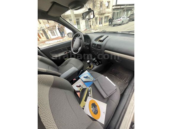 Saf Benzinli Clio Kitapçıkları Üstünde